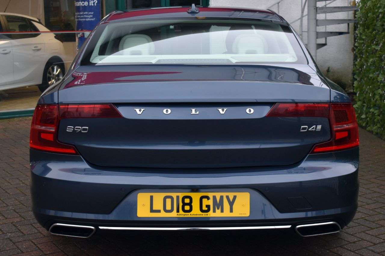 2018 VOLVO S90 2018 VOLVO S90