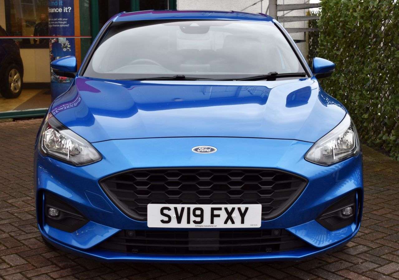 A 2019 FORD FOCUS 1.0T ST-LINE 5 DOOR 6-SPEED 123 BHP (EURO 6) CarPlay / Nav / Park Assist A 2019 FORD FOCUS 1.0T ST-LINE 5 DOOR 6-SPEED 123 BHP (EURO 6) CarPlay / Nav / Park Assist