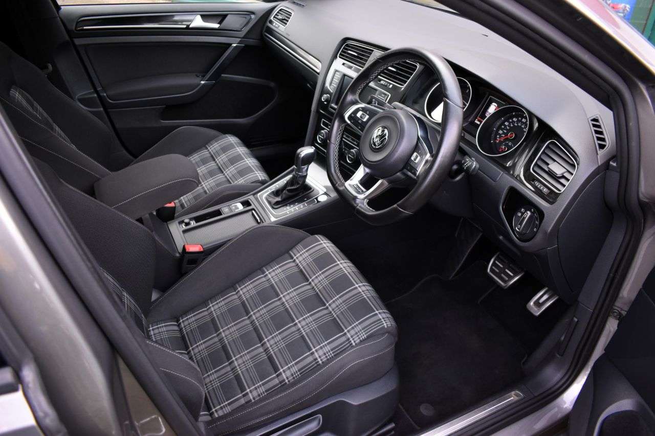 2017 VOLKSWAGEN GOLF 2017 VOLKSWAGEN GOLF