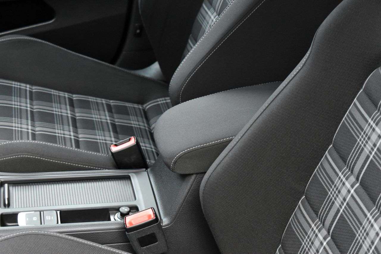 2017 VOLKSWAGEN GOLF 2017 VOLKSWAGEN GOLF