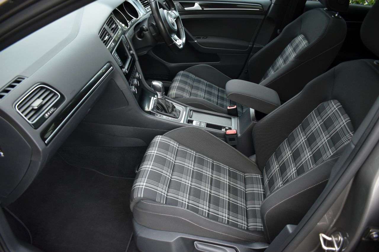 2017 VOLKSWAGEN GOLF 2017 VOLKSWAGEN GOLF