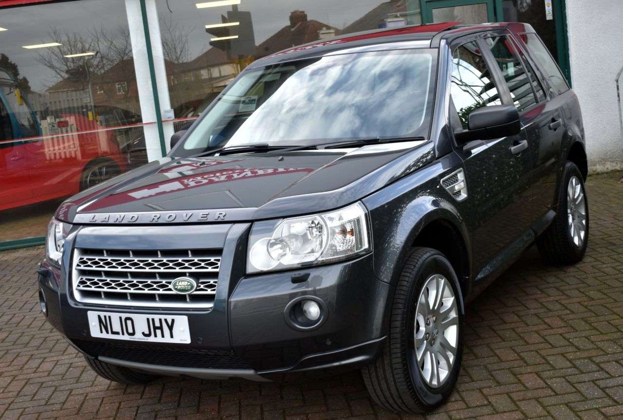 A 2010 LAND ROVER FREELANDER 2 2.2 TD4 HSE 5 DOOR AUTO 4WD 158 BHP Sat Nav / Twin Sunroof / Park Asst A 2010 LAND ROVER FREELANDER 2 2.2 TD4 HSE 5 DOOR AUTO 4WD 158 BHP Sat Nav / Twin Sunroof / Park Asst