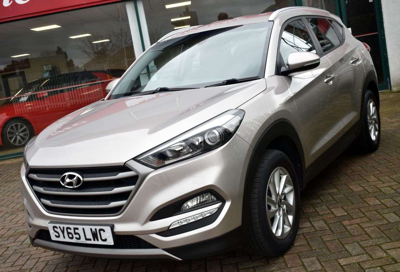 A 2015 HYUNDAI TUCSON 1.7CRDi SE NAV 5 DOOR 6-SPEED 114 BHP (EURO 6) Nav / Camera / DAB / Cruise A 2015 HYUNDAI TUCSON 1.7CRDi SE NAV 5 DOOR 6-SPEED 114 BHP (EURO 6) Nav / Camera / DAB / Cruise
