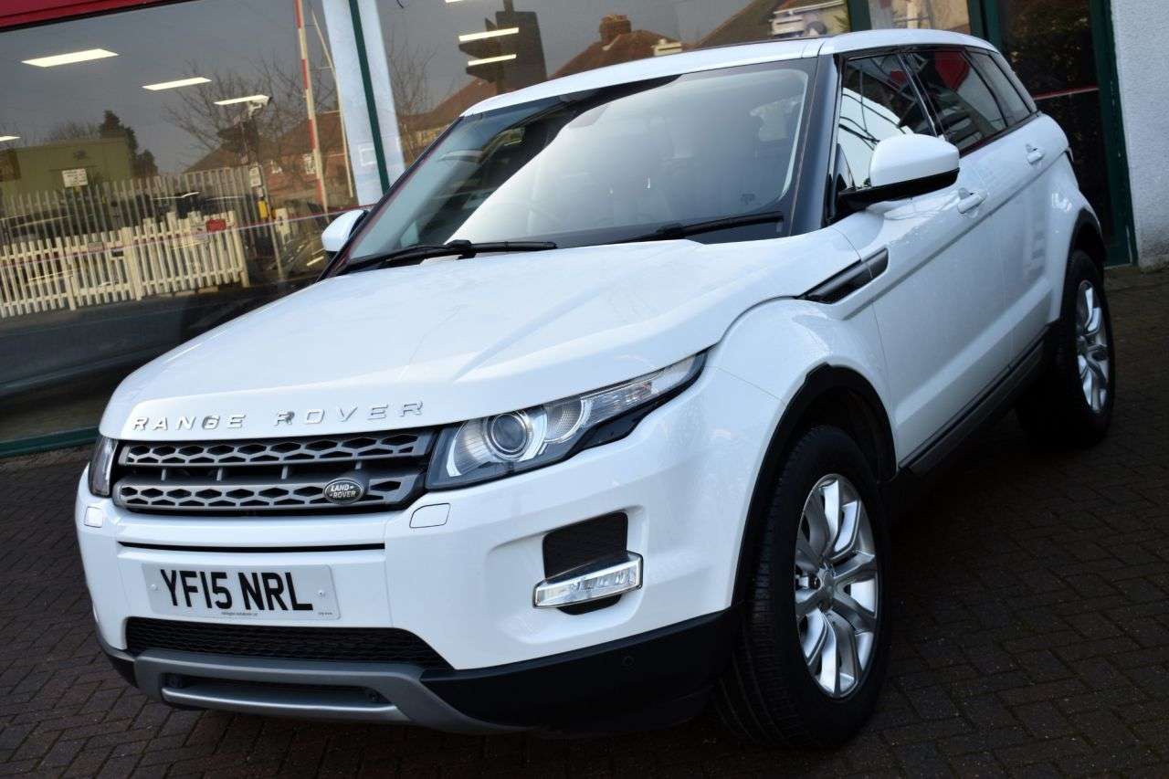 A 2015 LAND ROVER RANGE ROVER EVOQUE 2.2 SD4 PURE TECH 4WD 5 DOOR 9-SPEED AUTO 187 BHP Panoramic Roof / Park Ass A 2015 LAND ROVER RANGE ROVER EVOQUE 2.2 SD4 PURE TECH 4WD 5 DOOR 9-SPEED AUTO 187 BHP Panoramic Roof / Park Ass