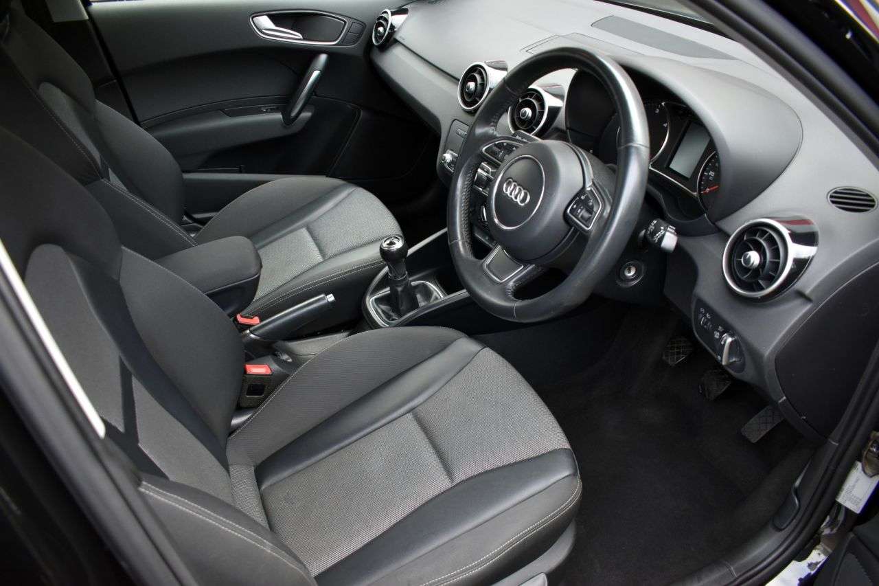 2016 AUDI A1 2016 AUDI A1