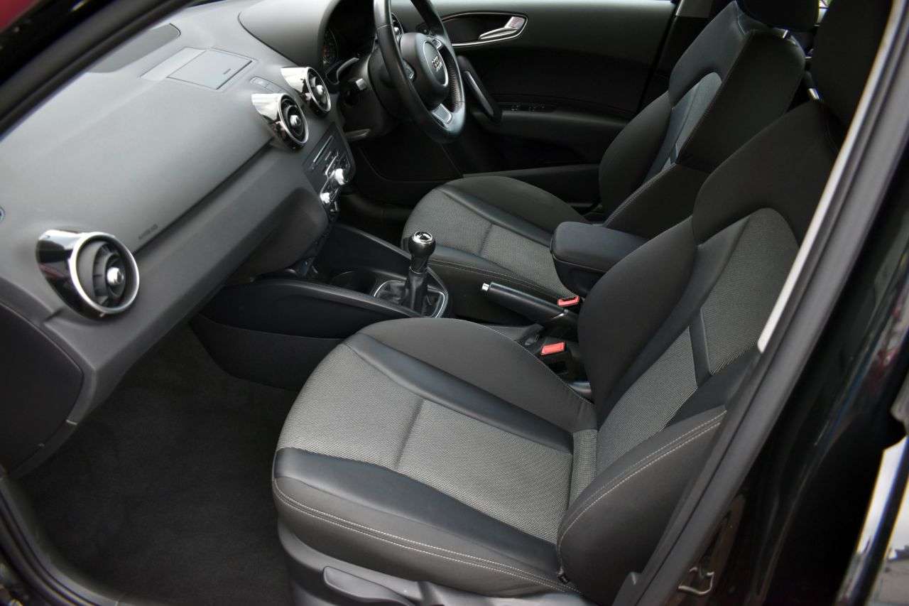 2016 AUDI A1 2016 AUDI A1