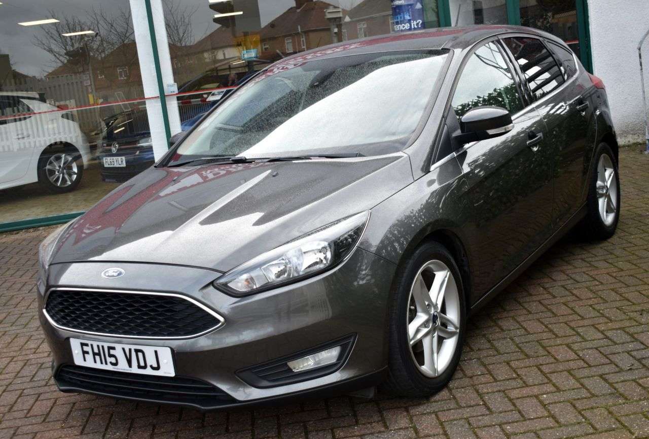 A 2015 FORD FOCUS 1.5TDCi ZETEC 5 DOOR 6 -SPEED 118 BHP (EURO 6) DAB / Bluetooth / £20.00 Roa A 2015 FORD FOCUS 1.5TDCi ZETEC 5 DOOR 6 -SPEED 118 BHP (EURO 6) DAB / Bluetooth / £20.00 Roa