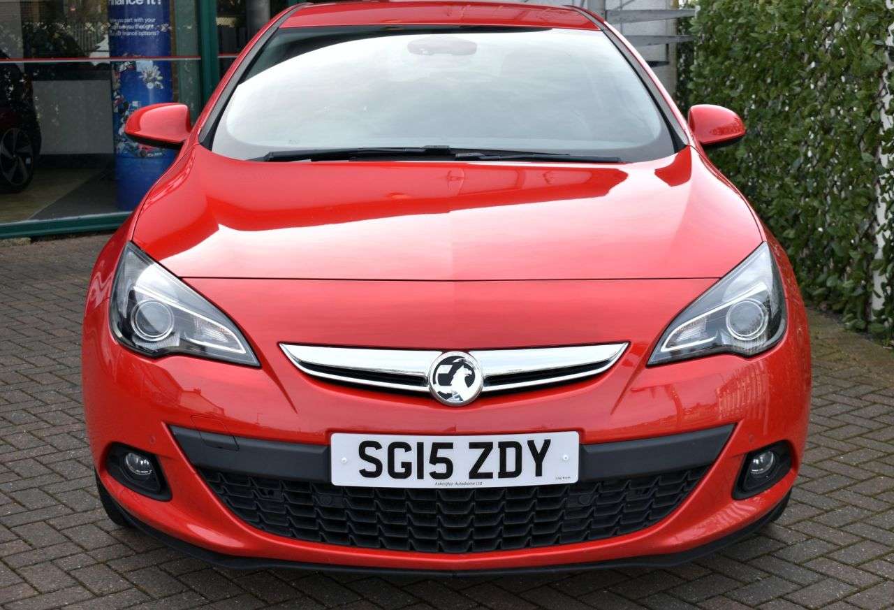 A 2015 VAUXHALL ASTRA GTC 1.4i TURBO SRi COUPE 6-SPEED 138 BHP (EURO 6) Front & Rear Park Assist / DA A 2015 VAUXHALL ASTRA GTC 1.4i TURBO SRi COUPE 6-SPEED 138 BHP (EURO 6) Front & Rear Park Assist / DA