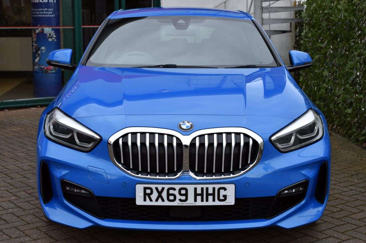 A 2019 BMW 1 SERIES 118i M-SPORT 5 DOOR 6-SPEED 138 BHP (EURO 6) M-Sport Plus Pack / Privacy Gl A 2019 BMW 1 SERIES 118i M-SPORT 5 DOOR 6-SPEED 138 BHP (EURO 6) M-Sport Plus Pack / Privacy Gl