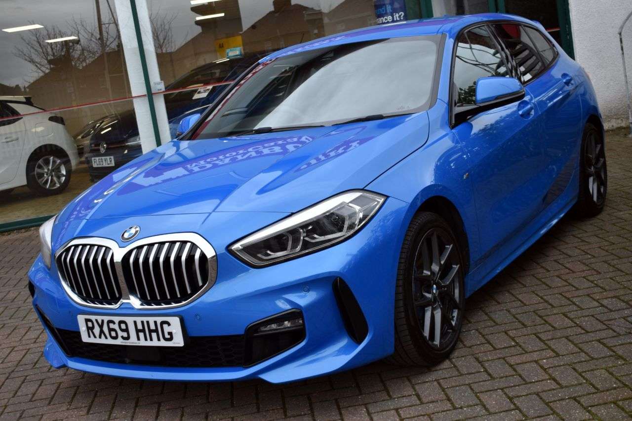 A 2019 BMW 1 SERIES 118i M-SPORT 5 DOOR 6-SPEED 138 BHP (EURO 6) M-Sport Plus Pack / Privacy Gl A 2019 BMW 1 SERIES 118i M-SPORT 5 DOOR 6-SPEED 138 BHP (EURO 6) M-Sport Plus Pack / Privacy Gl