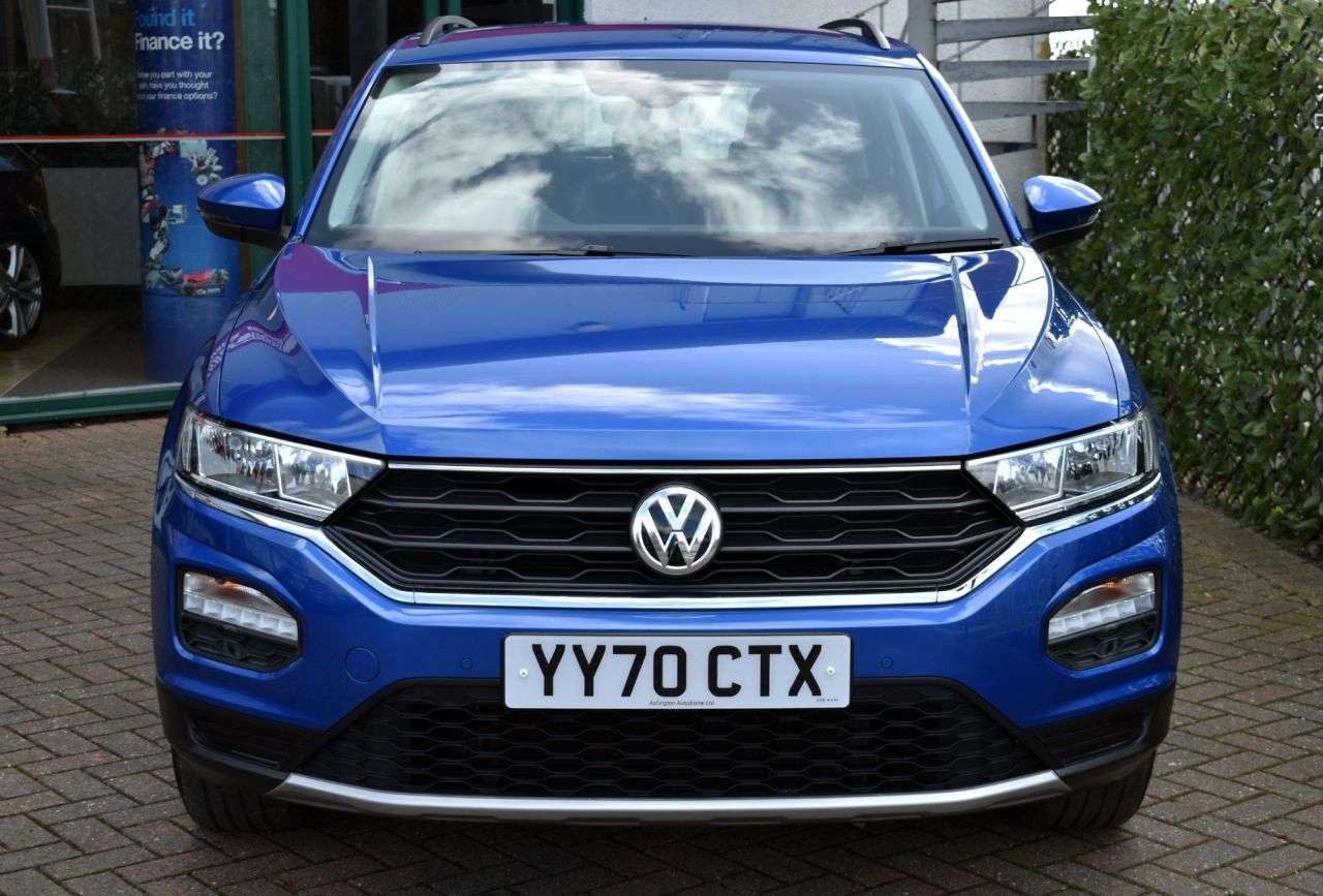 A 2020 VOLKSWAGEN T-ROC 1.5TSi SE 5 DOOR 6-SPEED 148 BHP (EURO 6) Apple CarPlay / DAB / Park Assist A 2020 VOLKSWAGEN T-ROC 1.5TSi SE 5 DOOR 6-SPEED 148 BHP (EURO 6) Apple CarPlay / DAB / Park Assist