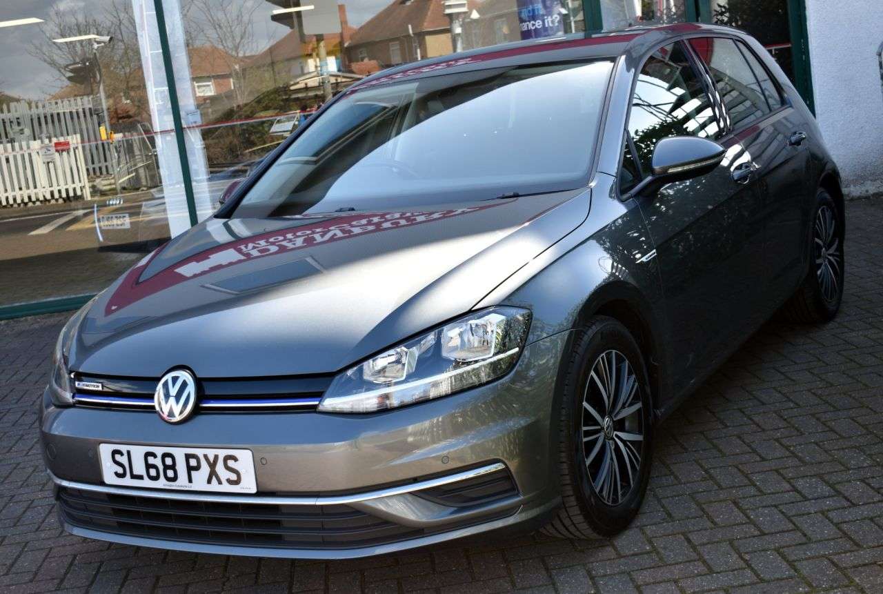 A 2018 VOLKSWAGEN GOLF 1.5TSi EVO SE NAV 5 DOOR DSG AUTO 128 BHP (EURO 6) Sat Nav / CarPlay / Park A 2018 VOLKSWAGEN GOLF 1.5TSi EVO SE NAV 5 DOOR DSG AUTO 128 BHP (EURO 6) Sat Nav / CarPlay / Park