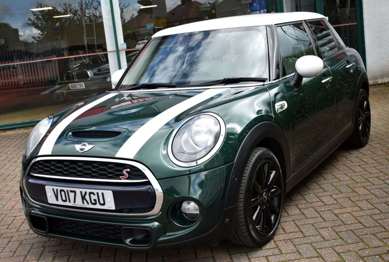 A 2017 MINI HATCH 2.0 COOPER S 5 DOOR AUTO 189 BHP (EURO 6) Leather / Navigation / Park Assis A 2017 MINI HATCH 2.0 COOPER S 5 DOOR AUTO 189 BHP (EURO 6) Leather / Navigation / Park Assis