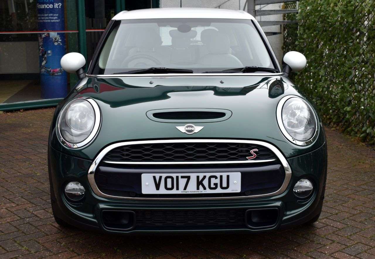 A 2017 MINI HATCH 2.0 COOPER S 5 DOOR AUTO 189 BHP (EURO 6) 1 Owner / Navigation / Park Assis A 2017 MINI HATCH 2.0 COOPER S 5 DOOR AUTO 189 BHP (EURO 6) 1 Owner / Navigation / Park Assis