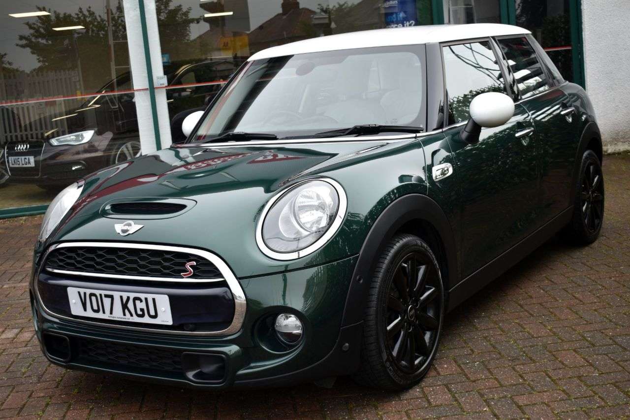 A 2017 MINI HATCH 2.0 COOPER S 5 DOOR AUTO 189 BHP (EURO 6) 1 Owner / Navigation / Park Assis A 2017 MINI HATCH 2.0 COOPER S 5 DOOR AUTO 189 BHP (EURO 6) 1 Owner / Navigation / Park Assis