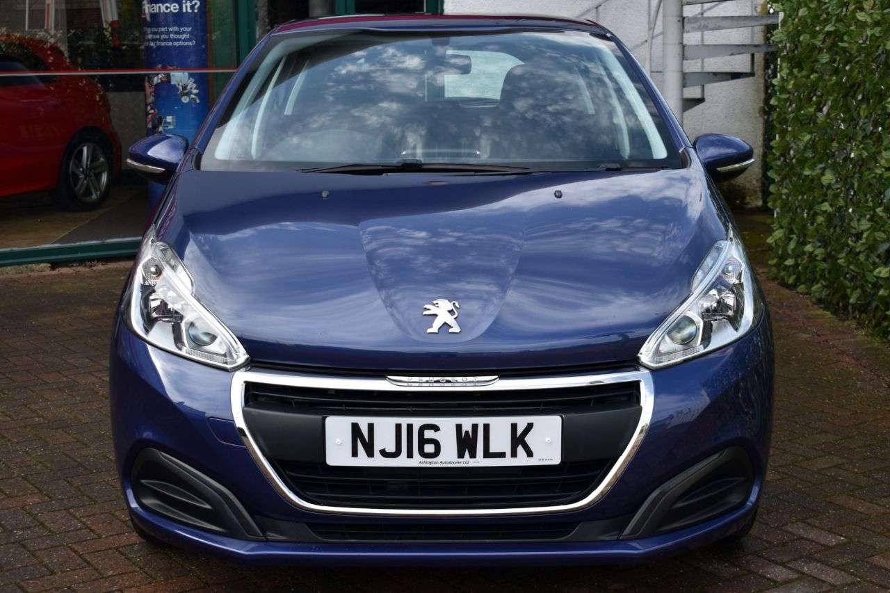 A 2016 PEUGEOT 208 1.2 PURETECH ACTIVE 5 DOOR 81 BHP (EURO 6) £20 Road Tax / FSH / CarPlay A 2016 PEUGEOT 208 1.2 PURETECH ACTIVE 5 DOOR 81 BHP (EURO 6) £20 Road Tax / FSH / CarPlay