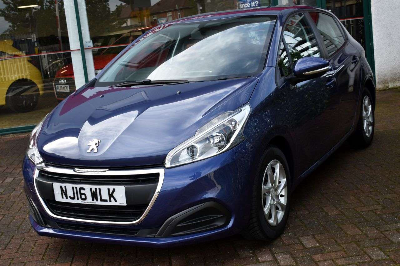 A 2016 PEUGEOT 208 1.2 PURETECH ACTIVE 5 DOOR 81 BHP (EURO 6) £20 Road Tax / FSH / CarPlay A 2016 PEUGEOT 208 1.2 PURETECH ACTIVE 5 DOOR 81 BHP (EURO 6) £20 Road Tax / FSH / CarPlay