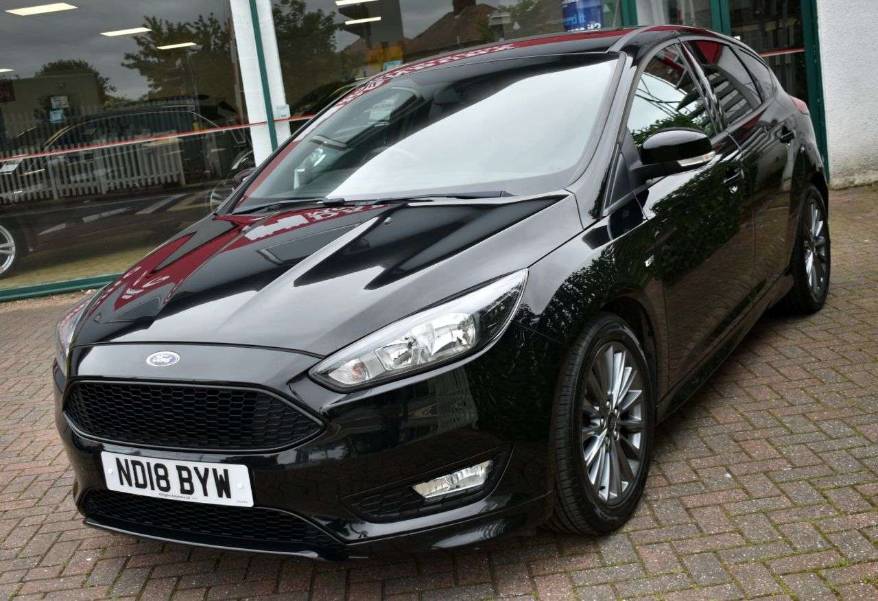 A 2018 FORD FOCUS 1.0T ST-LINE NAVIGATION 5 DOOR 6-SPEED 138 BHP (EURO 6) A 2018 FORD FOCUS 1.0T ST-LINE NAVIGATION 5 DOOR 6-SPEED 138 BHP (EURO 6)