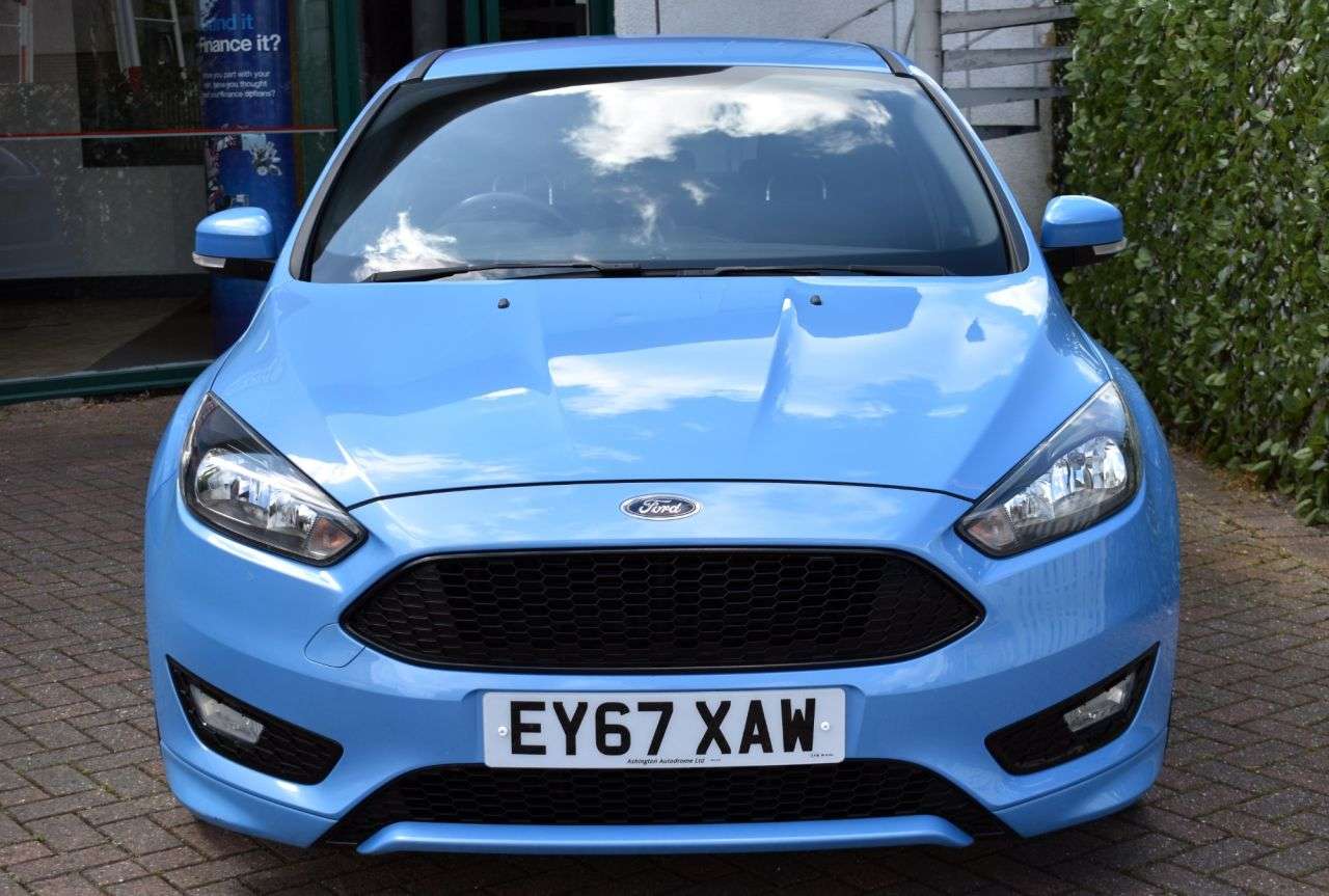 A 2017 FORD FOCUS 1.0T ST-LINE 5 DOOR 6-SPEED 138 BHP (EURO 6) Nav / Camera / Privacy A 2017 FORD FOCUS 1.0T ST-LINE 5 DOOR 6-SPEED 138 BHP (EURO 6) Nav / Camera / Privacy