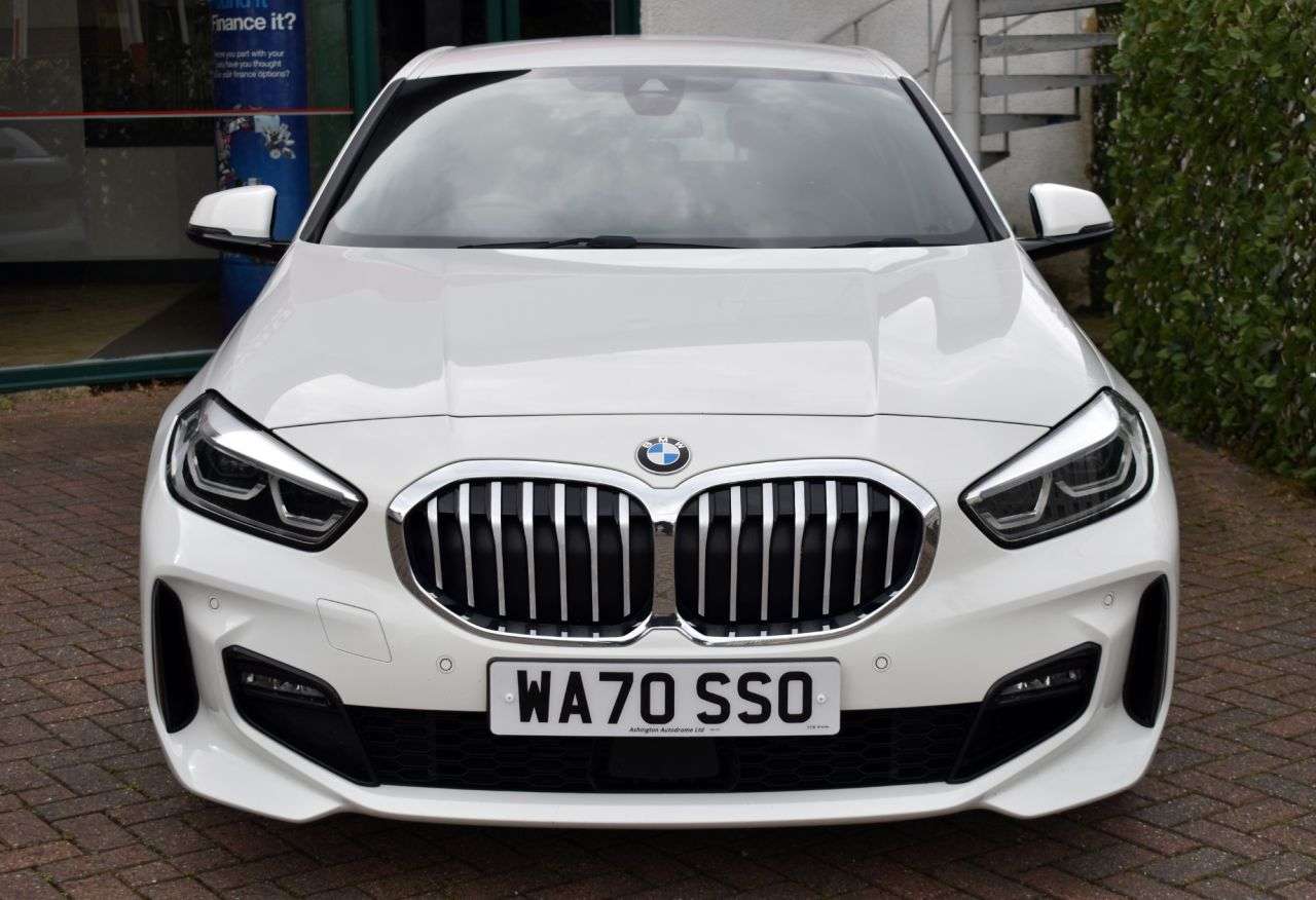 A 2020 BMW 1 SERIES 118i M-SPORT 5 DOOR 7-SPEED DCT AUTO 138 BHP (EURO 6) Navigation / Apple Ca A 2020 BMW 1 SERIES 118i M-SPORT 5 DOOR 7-SPEED DCT AUTO 138 BHP (EURO 6) Navigation / Apple Ca