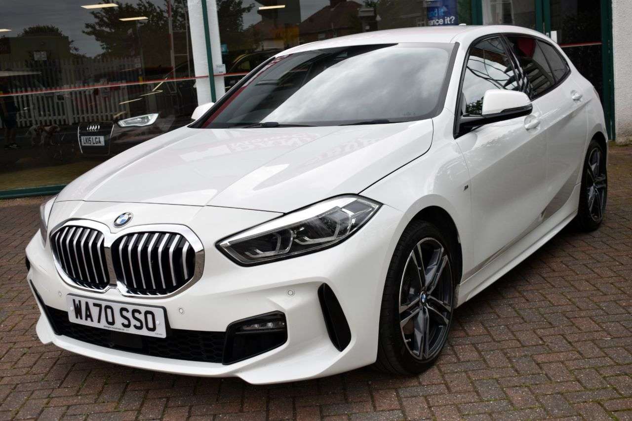 A 2020 BMW 1 SERIES 118i M-SPORT 5 DOOR 7-SPEED DCT AUTO 138 BHP (EURO 6) Navigation / Apple Ca A 2020 BMW 1 SERIES 118i M-SPORT 5 DOOR 7-SPEED DCT AUTO 138 BHP (EURO 6) Navigation / Apple Ca