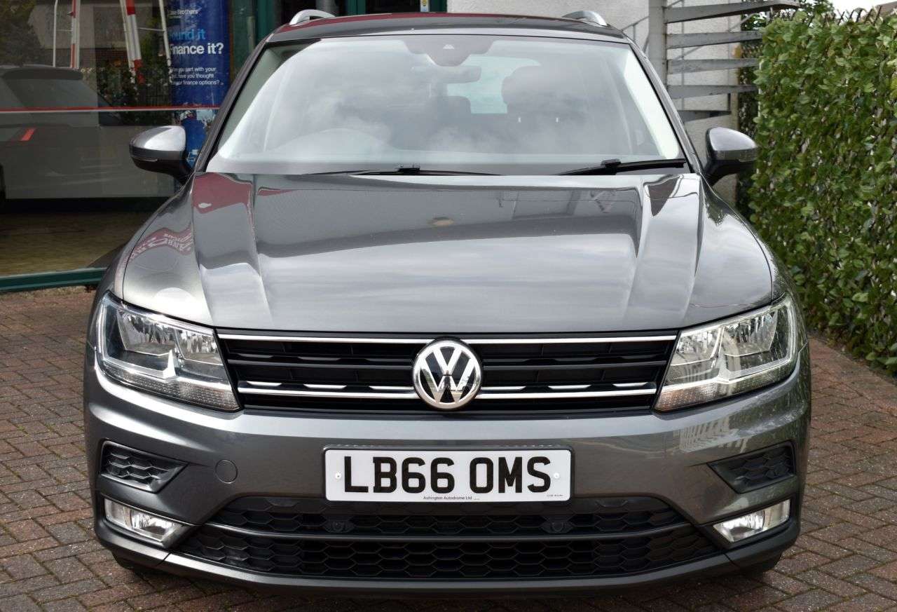A 2016 VOLKSWAGEN TIGUAN 2.0TDi TECH SE NAV 5 DOOR 4-MOTION 6-SPEED 148 NHP (EURO 6) Full VW Service A 2016 VOLKSWAGEN TIGUAN 2.0TDi TECH SE NAV 5 DOOR 4-MOTION 6-SPEED 148 NHP (EURO 6) Full VW Service