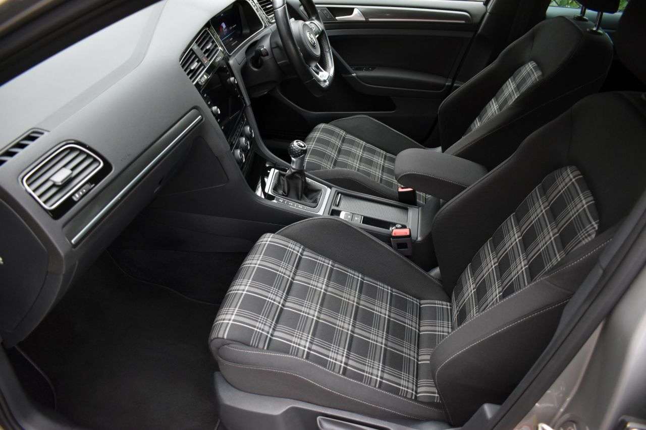 2018 VOLKSWAGEN GOLF 2018 VOLKSWAGEN GOLF