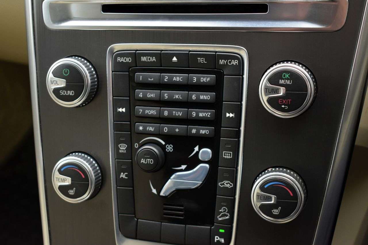 2014 VOLVO XC60 2014 VOLVO XC60