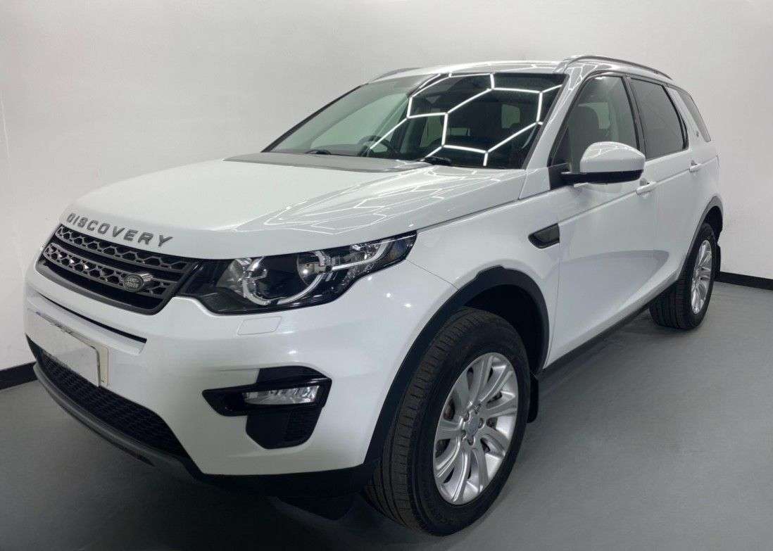 A 2016 LAND ROVER DISCOVERY SPORT 2.0 TD4 SE TECH 5d 180 BHP A 2016 LAND ROVER DISCOVERY SPORT 2.0 TD4 SE TECH 5d 180 BHP
