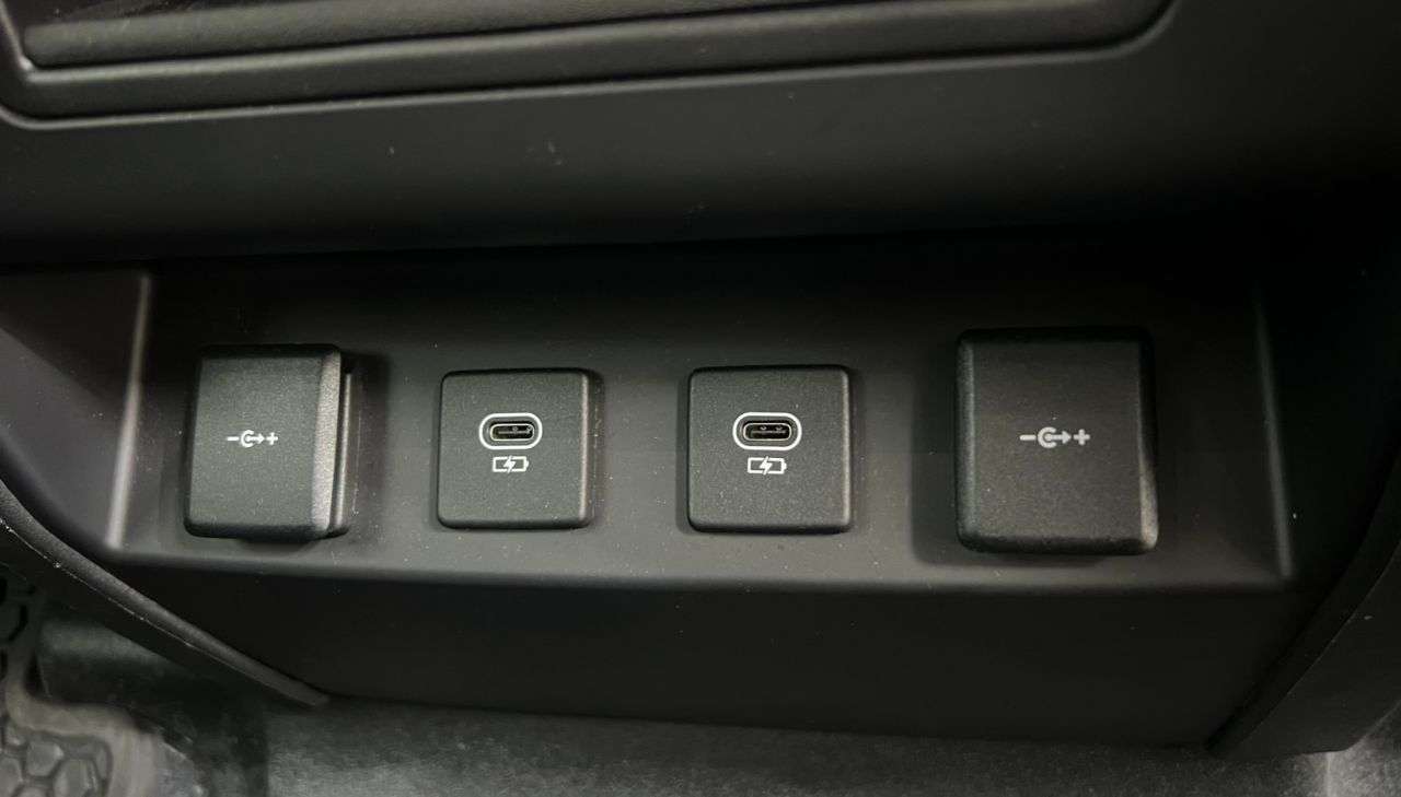 null LAND ROVER DEFENDER null LAND ROVER DEFENDER