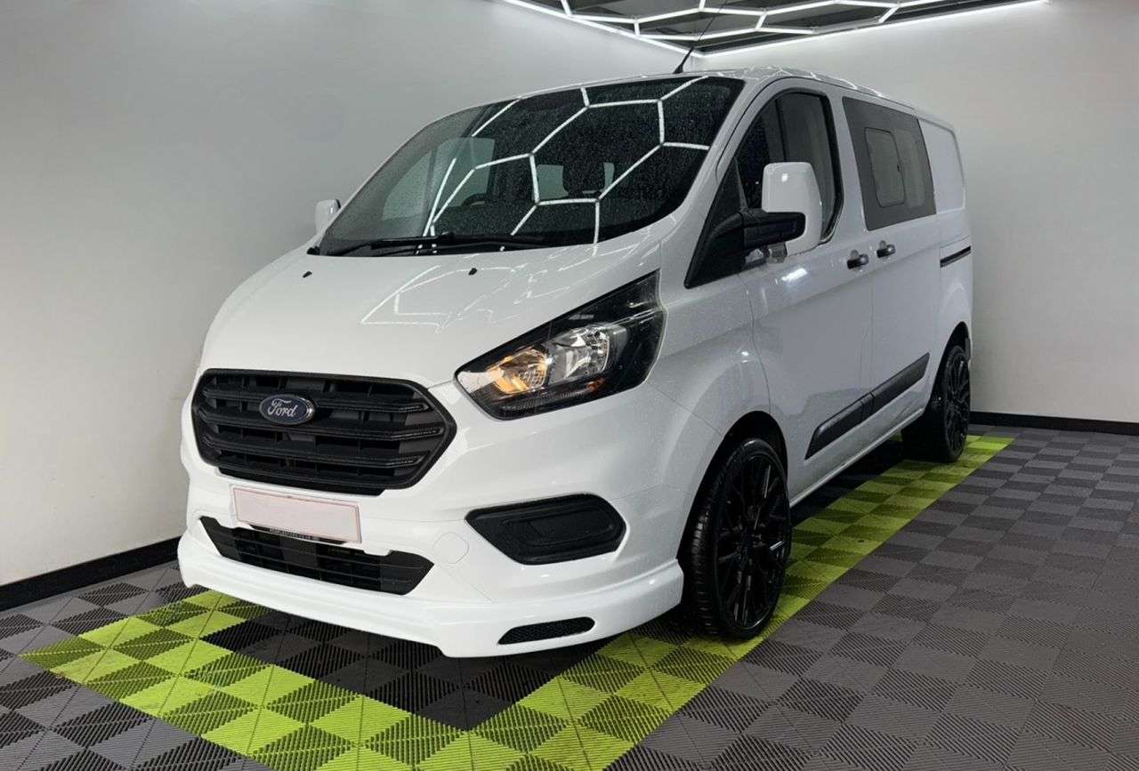 A 2018 FORD TRANSIT CUSTOM 2.0 300 EcoBlue Crew Van Double Cab 5dr Diesel Manual L1 H1 Euro 6 (6 Seat) A 2018 FORD TRANSIT CUSTOM 2.0 300 EcoBlue Crew Van Double Cab 5dr Diesel Manual L1 H1 Euro 6 (6 Seat)