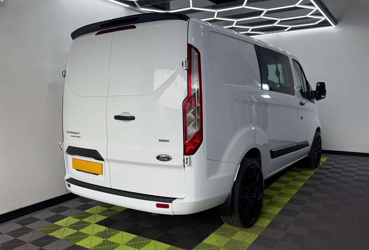 A 2018 FORD TRANSIT CUSTOM 2.0 300 EcoBlue Crew Van Double Cab 5dr Diesel Manual L1 H1 Euro 6 (6 Seat) A 2018 FORD TRANSIT CUSTOM 2.0 300 EcoBlue Crew Van Double Cab 5dr Diesel Manual L1 H1 Euro 6 (6 Seat)