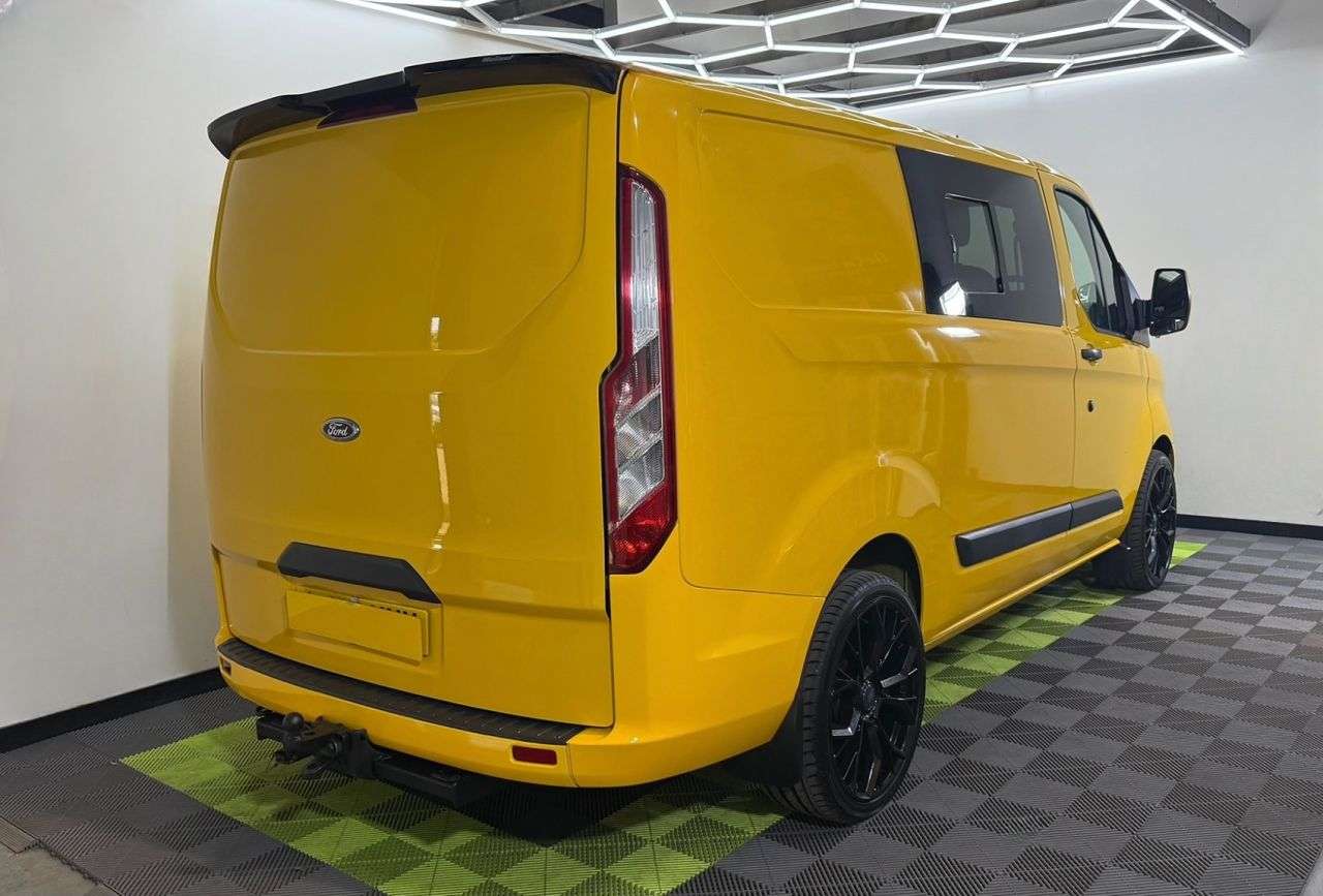 A 2015 FORD TRANSIT CUSTOM 2.2 TDCi 7 seater crew cab van A 2015 FORD TRANSIT CUSTOM 2.2 TDCi 7 seater crew cab van