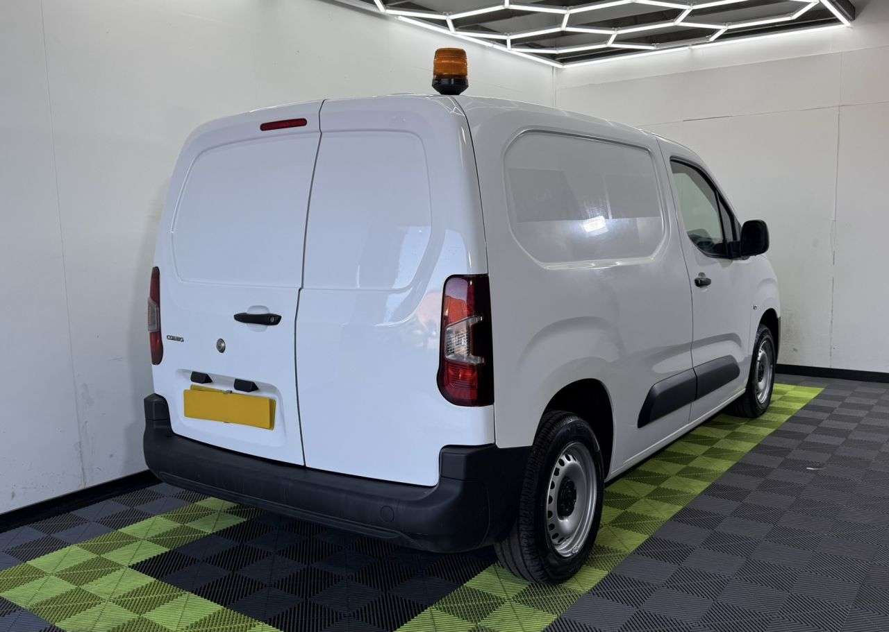 A 2019 VAUXHALL COMBO 1.6 Turbo D 2000 Edition Panel Van 4dr Diesel Manual L1 H1 Euro 6 (s/s) (10 A 2019 VAUXHALL COMBO 1.6 Turbo D 2000 Edition Panel Van 4dr Diesel Manual L1 H1 Euro 6 (s/s) (10