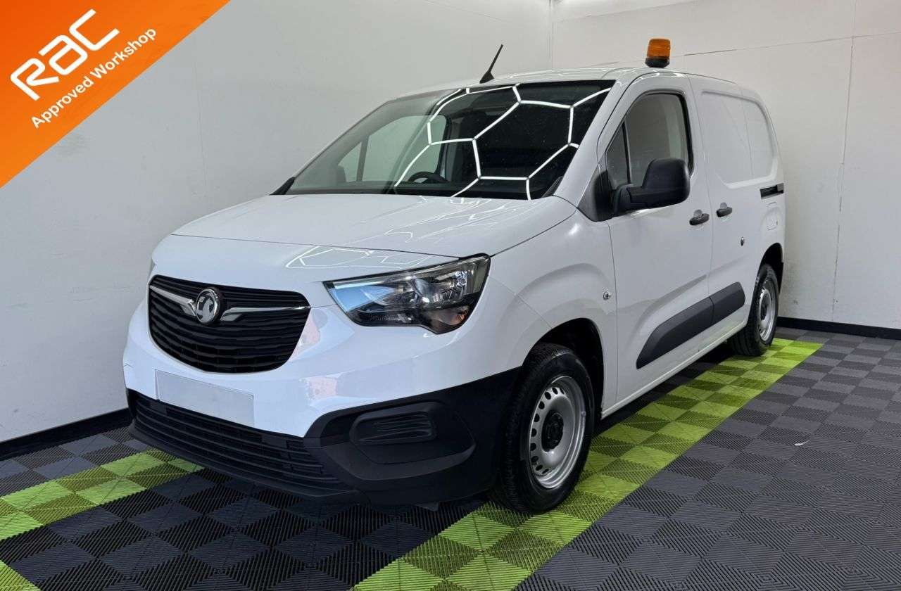A 2019 VAUXHALL COMBO 1.6 Turbo D 2000 Edition Panel Van 4dr Diesel Manual L1 H1 Euro 6 (s/s) (10 A 2019 VAUXHALL COMBO 1.6 Turbo D 2000 Edition Panel Van 4dr Diesel Manual L1 H1 Euro 6 (s/s) (10