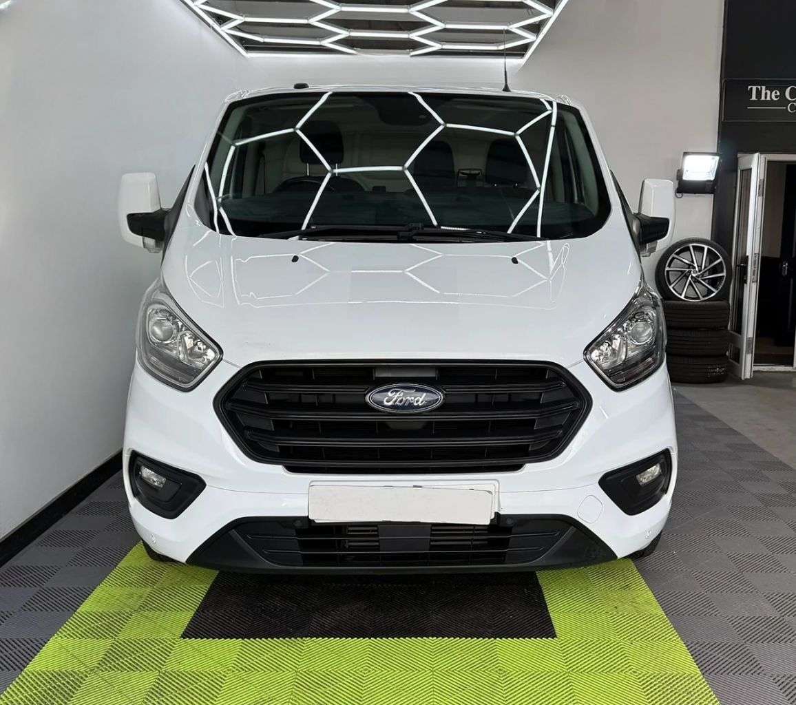 A 2019 FORD TRANSIT CUSTOM 2.0 300 EcoBlue Trend Panel Van 5dr Diesel Manual L2 H1 Euro 6 (105 ps) A 2019 FORD TRANSIT CUSTOM 2.0 300 EcoBlue Trend Panel Van 5dr Diesel Manual L2 H1 Euro 6 (105 ps)