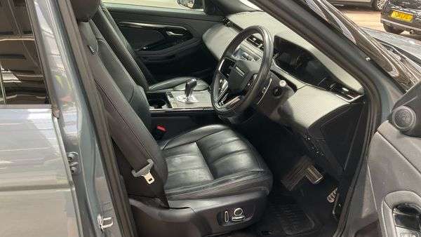 A 2021 LAND ROVER RANGE ROVER EVOQUE 2.0 D200 MHEV R-Dynamic S SUV 5dr Diesel Auto 4WD Euro 6 (s/s) (204 ps) A 2021 LAND ROVER RANGE ROVER EVOQUE 2.0 D200 MHEV R-Dynamic S SUV 5dr Diesel Auto 4WD Euro 6 (s/s) (204 ps)