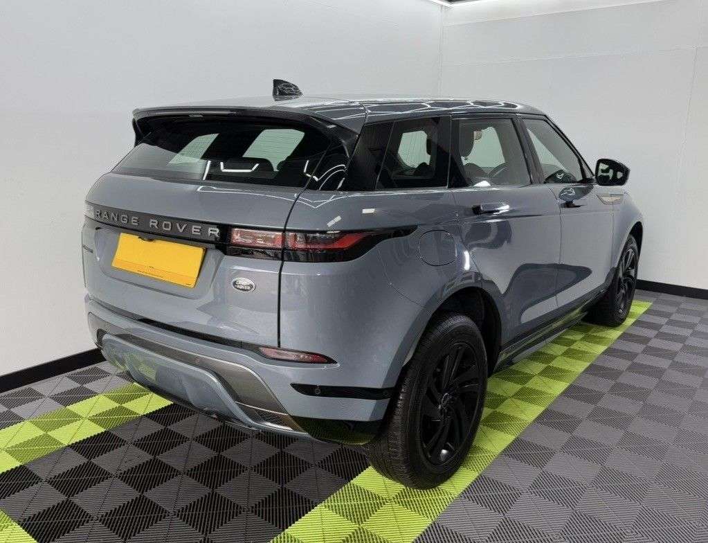 A 2021 LAND ROVER RANGE ROVER EVOQUE 2.0 D200 MHEV R-Dynamic S SUV 5dr Diesel Auto 4WD Euro 6 (s/s) (204 ps) A 2021 LAND ROVER RANGE ROVER EVOQUE 2.0 D200 MHEV R-Dynamic S SUV 5dr Diesel Auto 4WD Euro 6 (s/s) (204 ps)
