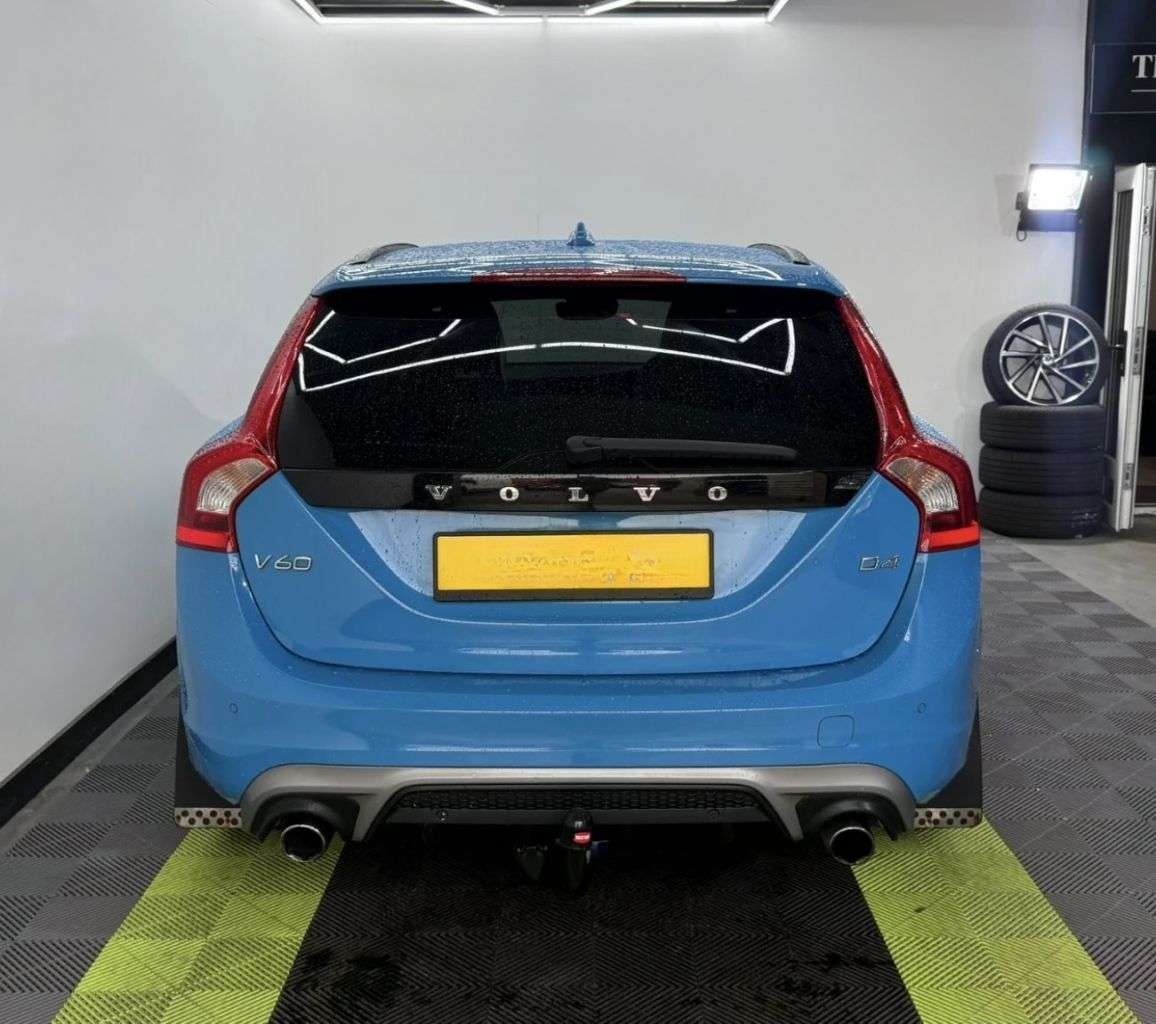 2014 VOLVO V60 2014 VOLVO V60