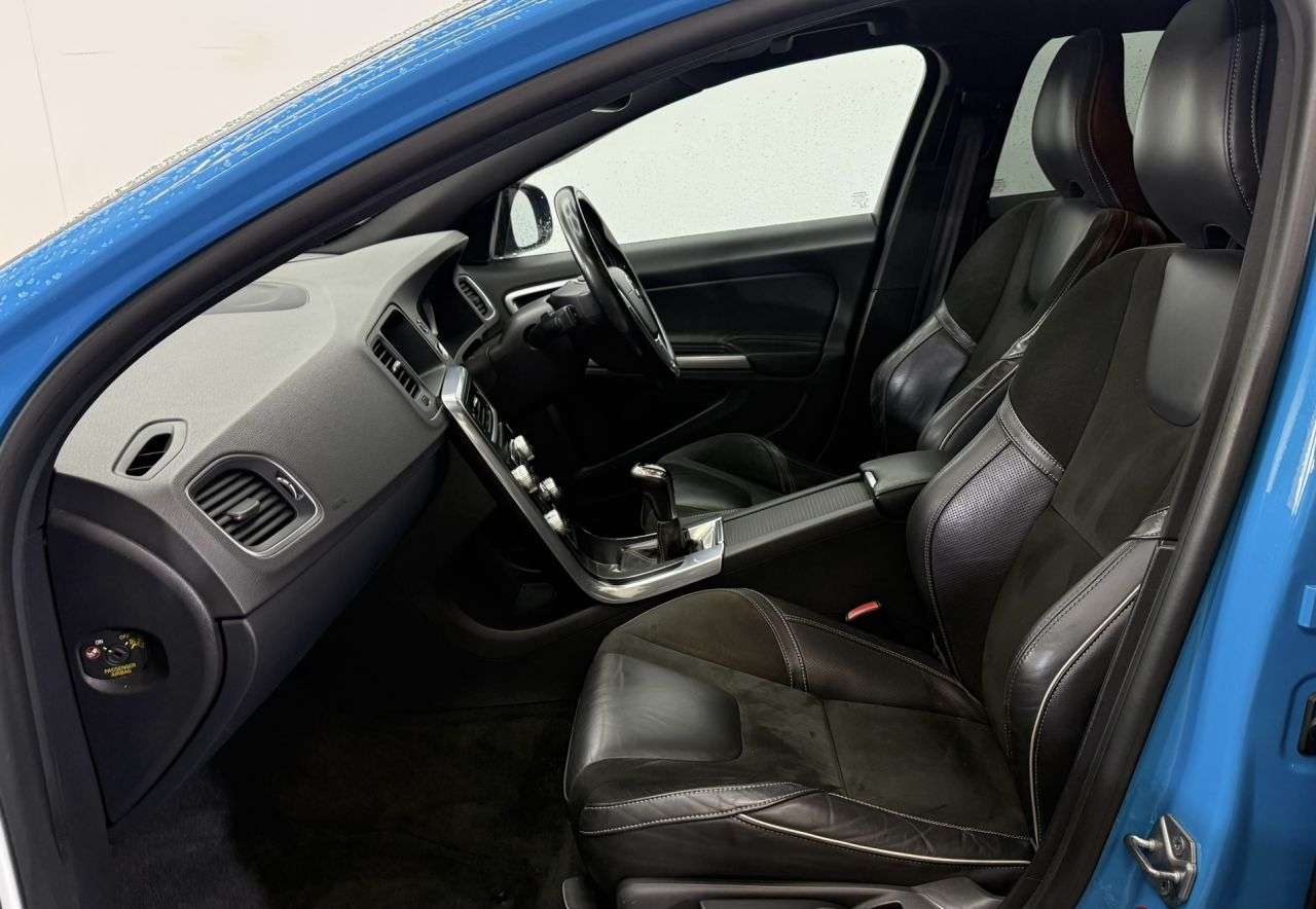 2014 VOLVO V60 2014 VOLVO V60