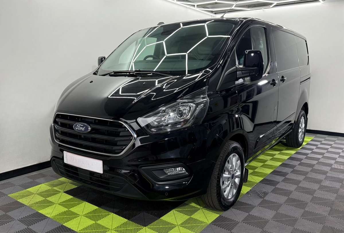 Check out this Ford Transit Custom 2023 Diesel Manual