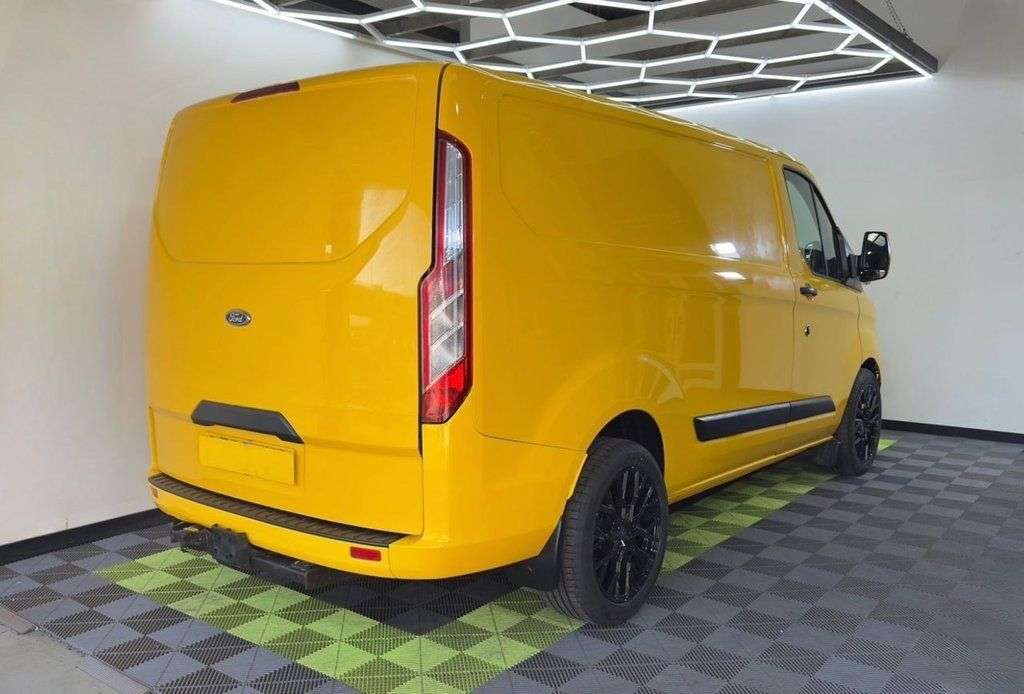 A 2022 FORD TRANSIT CUSTOM 2.0 340 EcoBlue Leader Panel Van 5dr Diesel Manual L1 H1 Euro 6 (s/s) (130 A 2022 FORD TRANSIT CUSTOM 2.0 340 EcoBlue Leader Panel Van 5dr Diesel Manual L1 H1 Euro 6 (s/s) (130