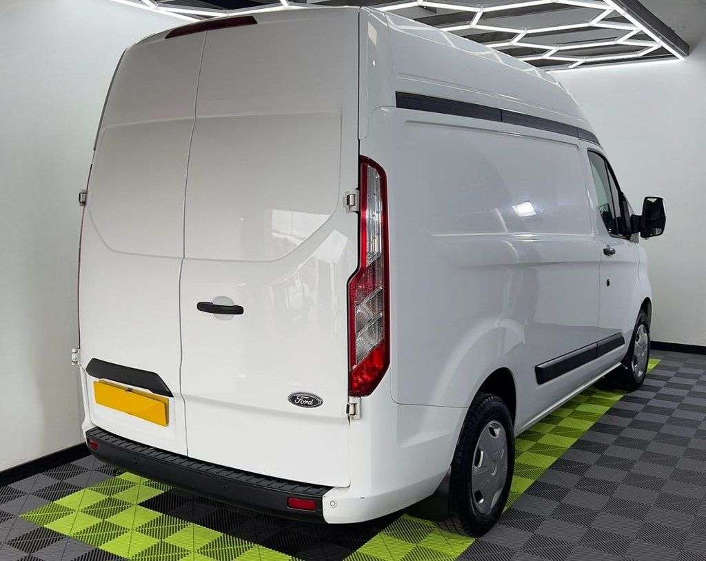 A 2020 FORD TRANSIT CUSTOM 2.0 300 EcoBlue Leader Panel Van 5dr Diesel Manual L1 H2 Euro 6 (s/s) (105 A 2020 FORD TRANSIT CUSTOM 2.0 300 EcoBlue Leader Panel Van 5dr Diesel Manual L1 H2 Euro 6 (s/s) (105