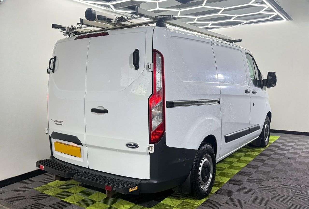 A 2017 FORD TRANSIT CUSTOM 2.0 TDCi 310 Panel Van 5dr Diesel Manual L1 H1 (157 g/km, 104 bhp) A 2017 FORD TRANSIT CUSTOM 2.0 TDCi 310 Panel Van 5dr Diesel Manual L1 H1 (157 g/km, 104 bhp)