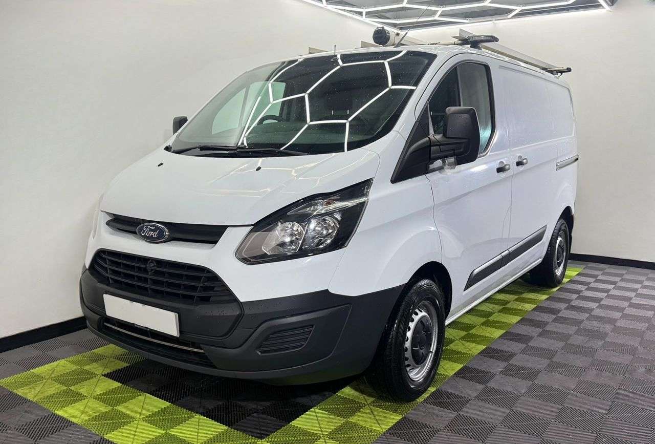 A 2017 FORD TRANSIT CUSTOM 2.0 TDCi 310 Panel Van 5dr Diesel Manual L1 H1 (157 g/km, 104 bhp) A 2017 FORD TRANSIT CUSTOM 2.0 TDCi 310 Panel Van 5dr Diesel Manual L1 H1 (157 g/km, 104 bhp)