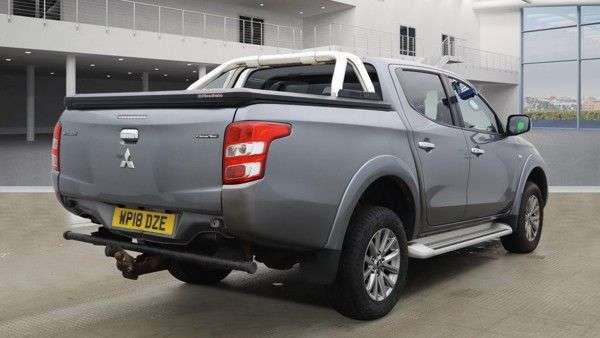A 2018 MITSUBISHI L200 2.4 DI-D DC Titan Pickup Double Cab 4dr Diesel Manual 4WD Euro 6 (178 ps) A 2018 MITSUBISHI L200 2.4 DI-D DC Titan Pickup Double Cab 4dr Diesel Manual 4WD Euro 6 (178 ps)