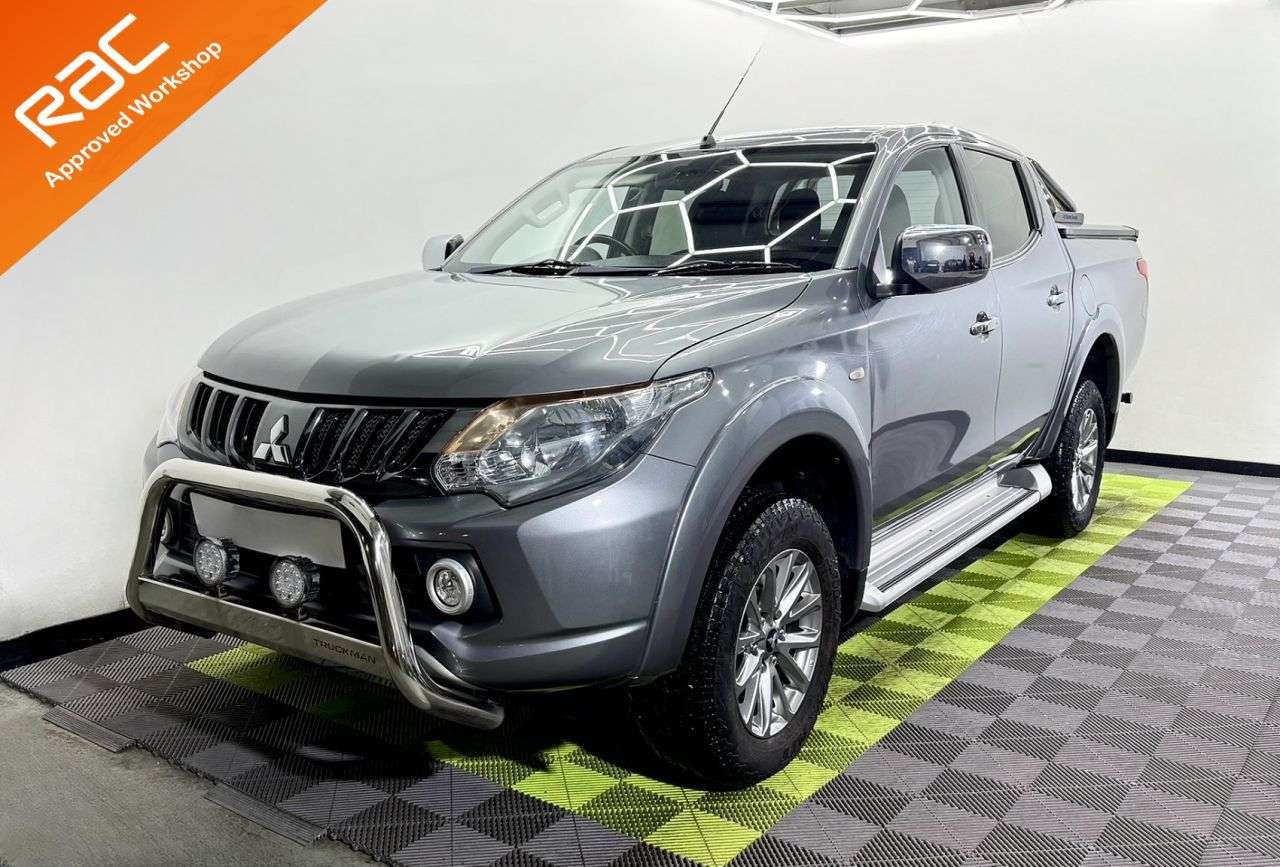 A 2018 MITSUBISHI L200 2.4 DI-D DC Titan Pickup Double Cab 4dr Diesel Manual 4WD Euro 6 (178 ps) A 2018 MITSUBISHI L200 2.4 DI-D DC Titan Pickup Double Cab 4dr Diesel Manual 4WD Euro 6 (178 ps)