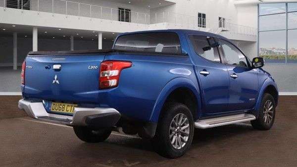 A 2018 MITSUBISHI L200 2.4 DI-D DC Warrior Pickup Double Cab 4dr Diesel Manual 4WD Euro 6 (178 ps) A 2018 MITSUBISHI L200 2.4 DI-D DC Warrior Pickup Double Cab 4dr Diesel Manual 4WD Euro 6 (178 ps)