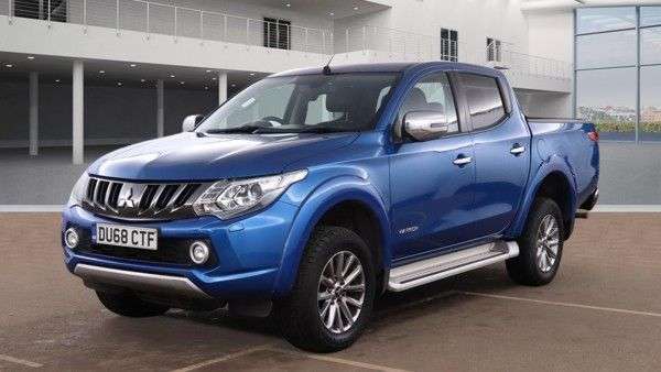 A 2018 MITSUBISHI L200 2.4 DI-D DC Warrior Pickup Double Cab 4dr Diesel Manual 4WD Euro 6 (178 ps) A 2018 MITSUBISHI L200 2.4 DI-D DC Warrior Pickup Double Cab 4dr Diesel Manual 4WD Euro 6 (178 ps)