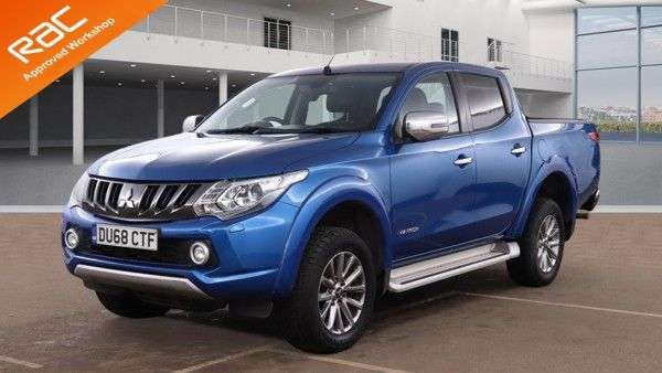 A 2018 MITSUBISHI L200 2.4 DI-D DC Warrior Pickup Double Cab 4dr Diesel Manual 4WD Euro 6 (178 ps) A 2018 MITSUBISHI L200 2.4 DI-D DC Warrior Pickup Double Cab 4dr Diesel Manual 4WD Euro 6 (178 ps)